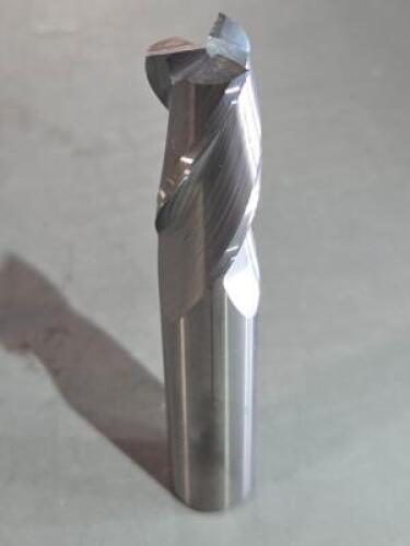DESCRIPTION: (1) CARBIDE SQ END MILL BRAND/MODEL: ATRAX 85330363 SIZE: 9/16" DIA 1-1/4" LOC RETAIL$: $77.59 QTY: 1