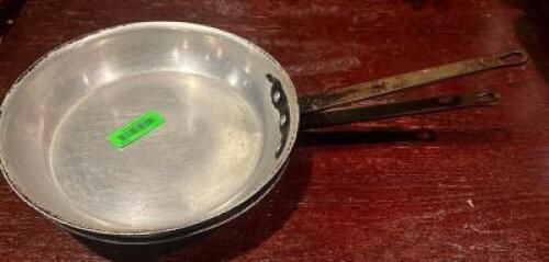 DESCRIPTION (2) 12" SKILLETS SIZE 12" THIS LOT IS: SOLD BY THE PIECE LOCATION ROOM 1 QTY 2