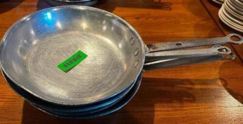 DESCRIPTION (4) 10" SKILLETS SIZE 8" THIS LOT IS: SOLD BY THE PIECE LOCATION ROOM 1 QTY 4