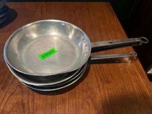 DESCRIPTION (4) 10" SKILLETS SIZE 10" THIS LOT IS: SOLD BY THE PIECE LOCATION ROOM 1 QTY 4