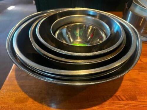 DESCRIPTION (9) ASSORTED STAINLESS MIXING BOWL SET. THIS LOT IS: SOLD BY THE PIECE LOCATION ROOM 1 QTY 9