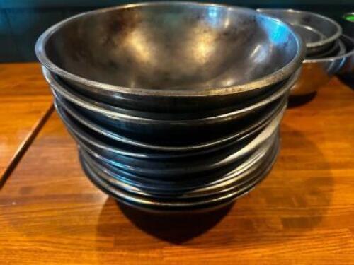 DESCRIPTION (12) 13" STAINLESS MIXING BOWLS SIZE 13" THIS LOT IS: SOLD BY THE PIECE LOCATION ROOM 1 QTY 12