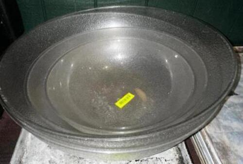 DESCRIPTION (4) PIECE LARGE PLASTIC SALAD SERVING BOWL SET. THIS LOT IS: SOLD BY THE PIECE LOCATION ROOM 1 QTY 4