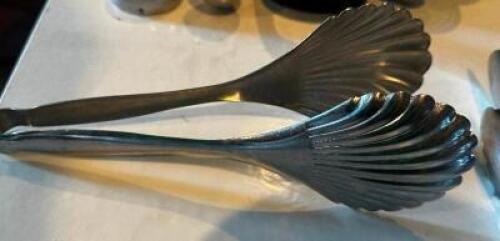 DESCRIPTION (4) CLAMSHELL TONGS THIS LOT IS: SOLD BY THE PIECE LOCATION ROOM 1 QTY 4