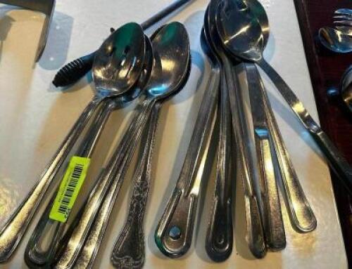 DESCRIPTION (1) LOT OF ASSORTED STAINLESS SERVING SPOONS THIS LOT IS: ONE MONEY LOCATION ROOM 1 QTY 1