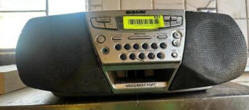 DESCRIPTION SONY AM / FM PORTABLE CD PLAYER BRAND / MODEL: SONY LOCATION KITCHEN QTY 1