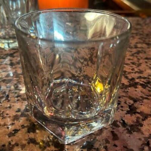 DESCRIPTION (15) ROCKS GLASSES THIS LOT IS: SOLD BY THE PIECE LOCATION BAR QTY 15