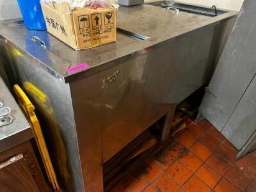 DESCRIPTION BEVCO 60" STAINLESS MILK COOLER. NO WORKING LOCATION KITCHEN QTY 1