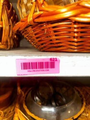 DESCRIPTION (1) LOT OF WICKER BASKETS THIS LOT IS: ONE MONEY LOCATION BASEMENT 1 QTY 1