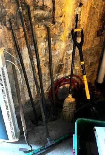 DESCRIPTION (1) LOT OF ASSORTED BROOMS AND SHOVELS. THIS LOT IS: ONE MONEY LOCATION BASEMENT 3 QTY 1