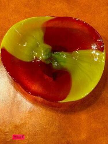 DESCRIPTION COLORFUL GLASS BOWL W/ WALL MOUNT LOCATION ROOM 3 QTY 1