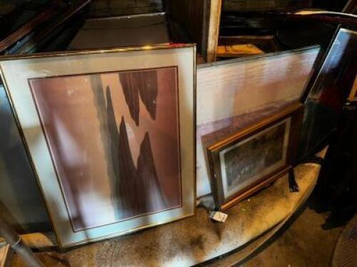 DESCRIPTION (1) LOT OF ASSORTED BROKEN PICTURE FRAMES AND POSTERS. LOCATION STORAGE SHED QTY 1