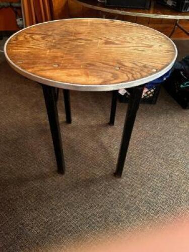 DESCRIPTION: 30" ROUND FOLDING BANQUET TABLE RETAIL PRICE: 30" LOCATION: ROOM 3 QTY: 1