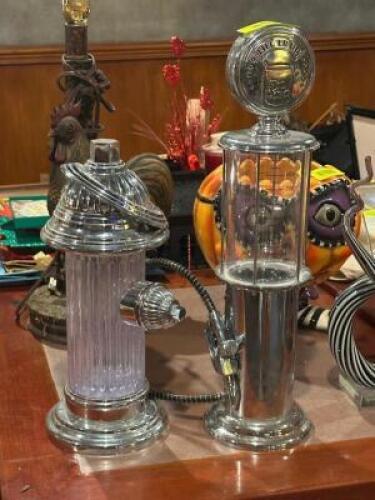 DESCRIPTION: MINIATURE GAS PUMP AND FIRE HYDRANT LOCATION: ROOM 3 THIS LOT IS: ONE MONEY QTY: 1