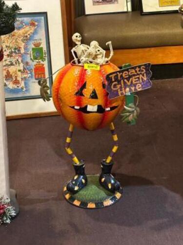 DESCRIPTION: FREE STANDING PUMPKIN LOCATION: ROOM 3 THIS LOT IS: ONE MONEY QTY: 1