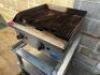 GLOBE GCB24G 24" RADIANT CHARBROILER W/ STAND. - 3