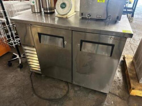 TRUE 48" WORKTOP COOLER. ( NOT IN WORKING ORDER )