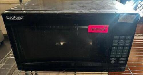 900 WATT HOUSE HOLD MICROWAVE.