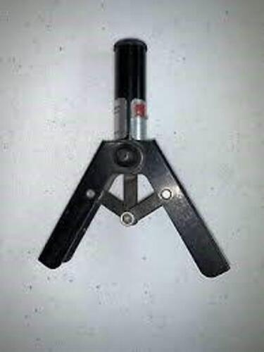 DESCRIPTION: (1) QUICK SET RIVETER BRAND/MODEL: HUCK FASTENERS #19302 RETAIL$: $29.95 EA QTY: 1