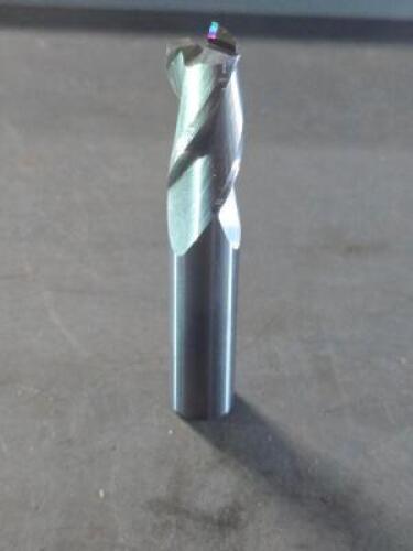 DESCRIPTION: (2) CARBIDE SQ END MILL BRAND/MODEL: ATRAX 85330363 SIZE: 9/16" DIA 1-1/4" LOC RETAIL$: $77.59 QTY: 2