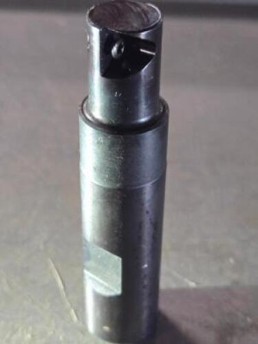 DESCRIPTION: (1) INDEXABLE THREAD MILL BRAND/MODEL: KENNAMETAL1280494 SIZE: 0.67" DIA 1.34" MAX HOLE DEPTH RETAIL$: $385.28 QTY: 1