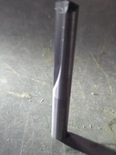 DESCRIPTION: (4) SOLID CAARBIDE STRAIGHT FLUTE DRILL BIT BRAND/MODEL: M43605 SIZE: .2810" DIA RETAIL$: $143.32 QTY: 4