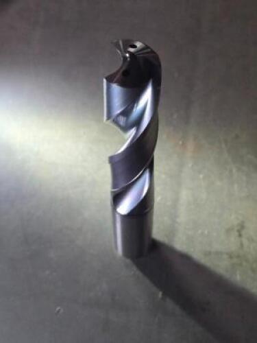 DESCRIPTION: (1) CARBIDE JOBBER DRILL BIT BRAND/MODEL: KENNAMETAL B255A18000YPC SIZE: 18mm RETAIL$: $756.21 QTY: 1