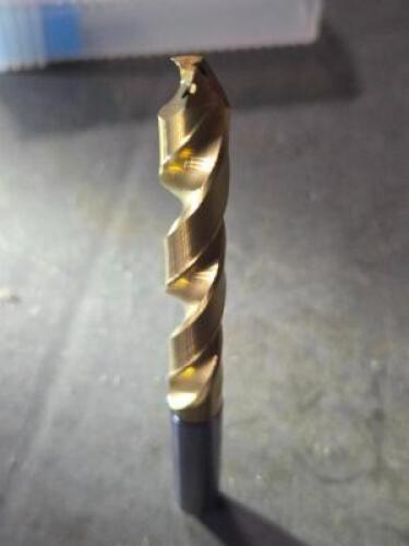 DESCRIPTION: (1) CARBIDE THRU COOLANT DRILL BIT BRAND/MODEL: SECO SD207A-9.75-62-10R1 SIZE: 9.75mm DIA RETAIL$: $321.25 QTY: 1