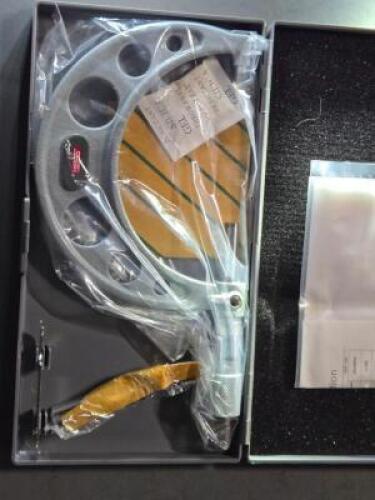 DESCRIPTION: (1) MECHANICAL OUTSIDE MICROMETER BRAND/MODEL: SPI 42417089 SIZE: 0.01" GRAD RETAIL$: 53.02 QTY: 1