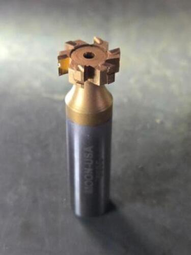 DESCRIPTION: (2) CARBIDE TIPPED WOODRUF KEYSEAT CUTTER BRAND/MODEL: MADE IN USA TC605-TIN SIZE: 5/8": CUT DIA 3/16" CUT WIDTH RETAIL$: $199.06 QTY: 2