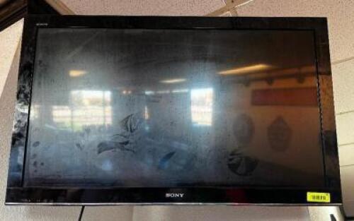 DESCRIPTION SONY 40" TV WITH WALL MOUNT BRAND / MODEL: KDL-40BX450 SIZE 40" LOCATION COUNTER QTY 1