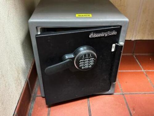 DESCRIPTION SENTRY SAFE W/ DIGITAL COMBO BRAND / MODEL: SENTRY ADDITIONAL INFORMATION OPEN. CONTENTS ARE NOT INCLUDED. WE DO NOT HAVE THE COMBO LOCATI