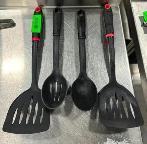 (4) PLASTIC SPATULAS AND SERVING SPOONS