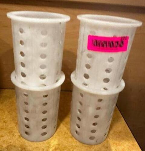 DESCRIPTION (4) PLASTIC SILVERWARE INSERTS. THIS LOT IT: SOLD BY THE PIECE LOCATION FRONT QTY 4
