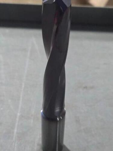 DESCRIPTION: (1) SOLID CARBIDE JOBBER DRILL BIT BRAND/MODEL: ACCUPRO 61695722 SIZE: 43/64" DRILL RETAIL$: $371.54 QTY: 1
