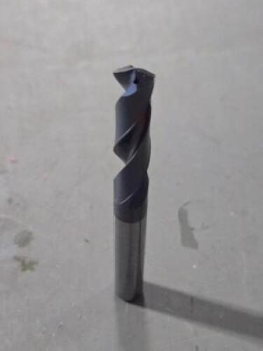 DESCRIPTION: (3) SOLID CARBIDE SML DRILL BIT BRAND/MODEL: ACCUPRO 41586272 SIZE: 5/16" DIA RETAIL$: $294.60 QTY: 3