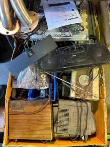 ASSORTED VINTAGE ELECTRONICS