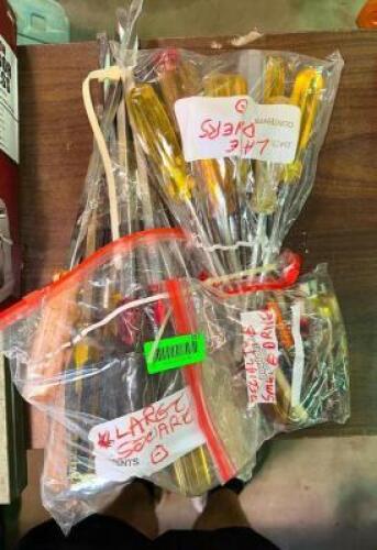 ASSORTED SIZED SCREWDRIVERS