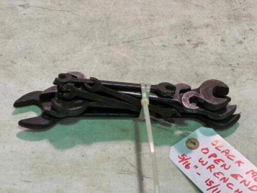 BLACK METAL WRENCH SET