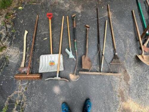 (10) - LAWN TOOLS