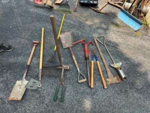 (10) - LAWN TOOLS