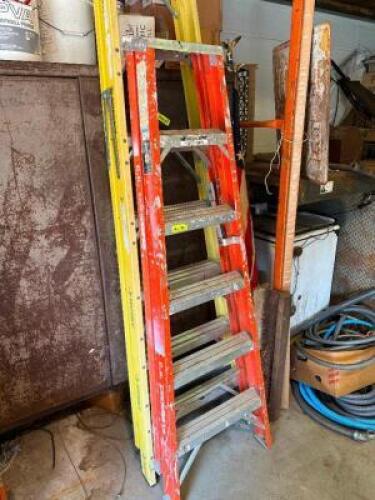 6' FIBERGLASS LADDER
