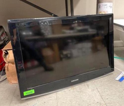 Samsung - 32" Class / 720p / 60Hz / LCD HDTV (BASE NOT INCLUDED)