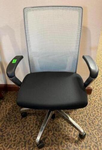 ROLLING OFFICE CHAIR
