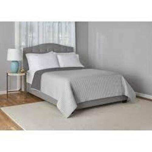 DESCRIPTION: (1) QUILT BRAND/MODEL: MAINSTAYS INFORMATION: JERSEY CHANNEL SIZE: F/Q RETAIL$: $30.00 EA QTY: 1