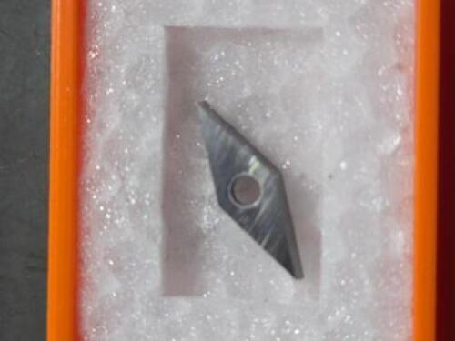 DESCRIPTION: (7) PCD TURNING INSERTS BRAND/MODEL: HERTEL HTVCMX221 RETAIL$: $203.50 QTY: 7