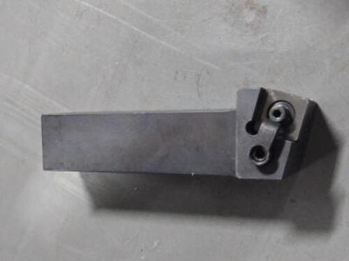 DESCRIPTION: (1) MSRNR 24-8E INDEXABLE TURNING TOOLHOLDER BRAND/MODEL: UNKNOWN 91422733 SIZE: 1-1/4" SQ SHANK RETAIL$: $98.30 QTY: 1