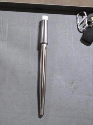 DESCRIPTION: (1) HSS BRIDGE REAMER BRAND/MODEL: VC 02370484 SIZE: 3/4" DIA 7-3/8" FL RETAIL$: $84.01 QTY: 1