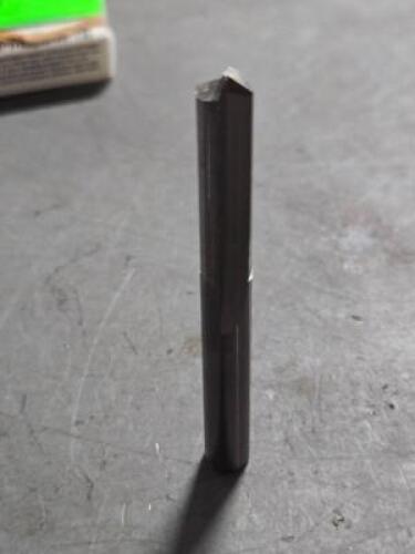 DESCRIPTION: (4) SOLID CAARBIDE STRAIGHT FLUTE DRILL BIT BRAND/MODEL: M43605 SIZE: .2810" DIA RETAIL$: $143.32 QTY: 4