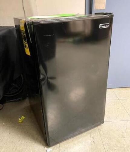 MAGIC CHEF 4.4 cu. ft. Mini Fridge in Black